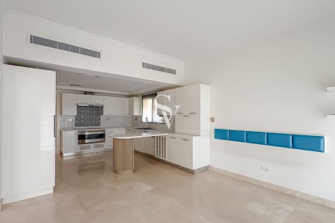 Снять в аренду виллу в Meadows, Дубай: 5 спален, 549м², № 99881 - фото 6