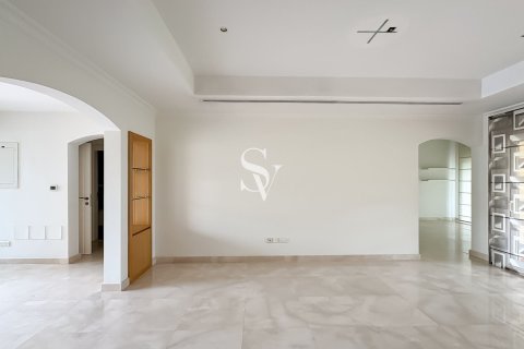 Снять в аренду виллу в Meadows, Дубай: 5 спален, 549м², № 99881 - фото 12