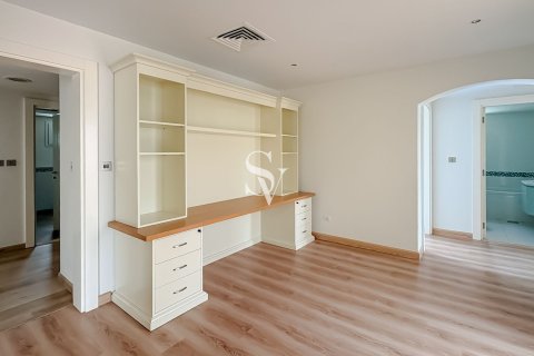 Снять в аренду виллу в Meadows, Дубай: 5 спален, 549м², № 99881 - фото 13