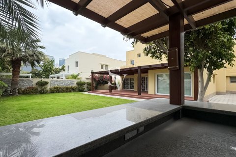 Снять в аренду виллу в Meadows, Дубай: 5 спален, 549м², № 99881 - фото 29