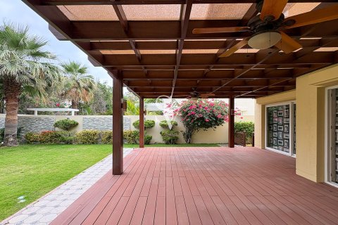 Снять в аренду виллу в Meadows, Дубай: 5 спален, 549м², № 99881 - фото 2