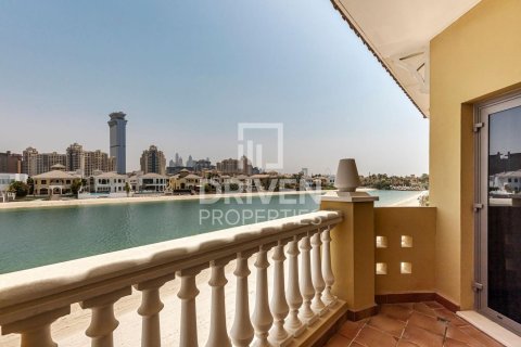 Villa in Garden Homes, Palm Jumeirah, Dubai 4 bedrooms, 465 sq.m. № 20673 - photo 9