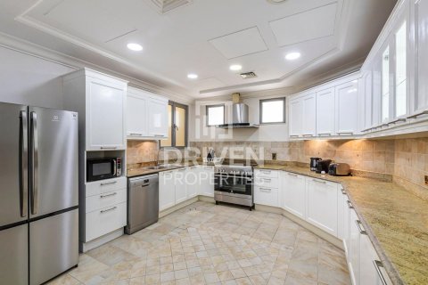 Villa in Garden Homes, Palm Jumeirah, Dubai 4 bedrooms, 465 sq.m. № 20673 - photo 6
