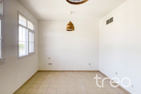 Villa en Arabian Ranches, Dubai, 2 dormitorios, 167.23 m², № 119478 - foto 12