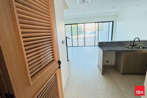 Снять в аренду таунхаус в Дубае: 4 спальни, 211.5м², № 76985 - фото 11