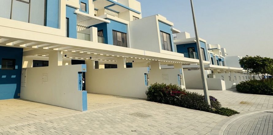 Таунхаус в Дубае, 4 спальни, 211.5м², № 76985