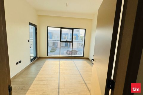 Снять в аренду таунхаус в Дубае: 4 спальни, 211.5м², № 76985 - фото 2