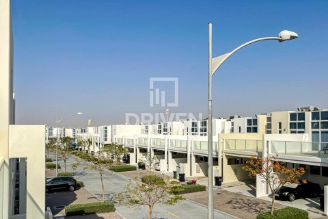 Villa in Dubai 4 bedrooms, 151.8 sq.m. № 136587 - photo 13