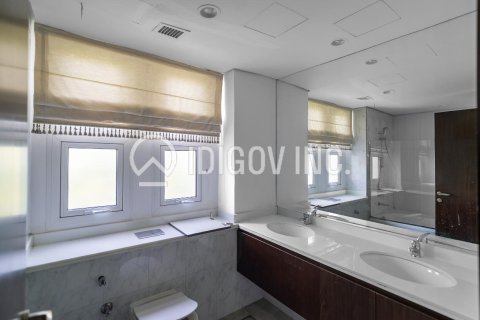 Villa in Arabella Townhouses, Mudon, Dubai 3 bedrooms, 279 sq.m. № 38456 - photo 17