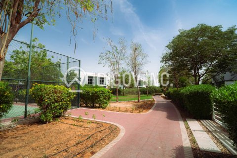 Villa in Arabella Townhouses, Mudon, Dubai 3 bedrooms, 279 sq.m. № 38456 - photo 22