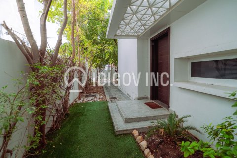 Villa in Arabella Townhouses, Mudon, Dubai 3 bedrooms, 279 sq.m. № 38456 - photo 23