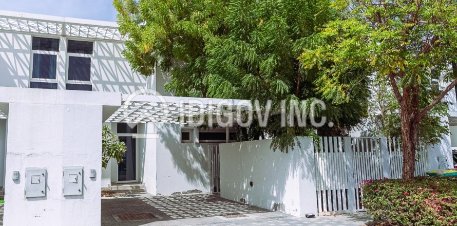 Villa in Arabella Townhouses, Mudon, Dubai 3 bedrooms, 279 sq.m. № 38456