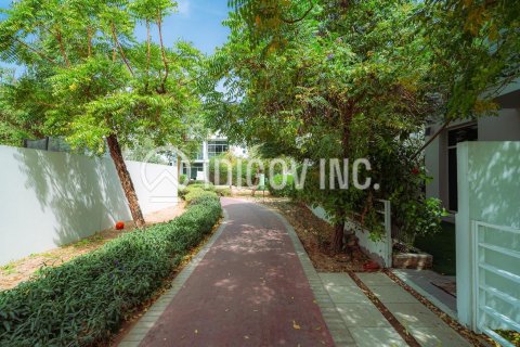 Villa in Arabella Townhouses, Mudon, Dubai 3 bedrooms, 279 sq.m. № 38456 - photo 19