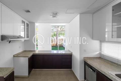 Villa in Arabella Townhouses, Mudon, Dubai 3 bedrooms, 279 sq.m. № 38456 - photo 5
