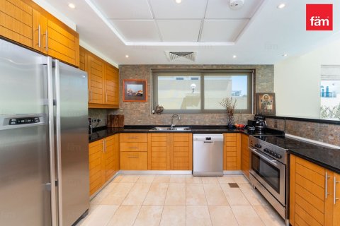 Villa in Jumeirah Park, Dubai 4 bedrooms, 513.6 sq.m. № 110822 - photo 19