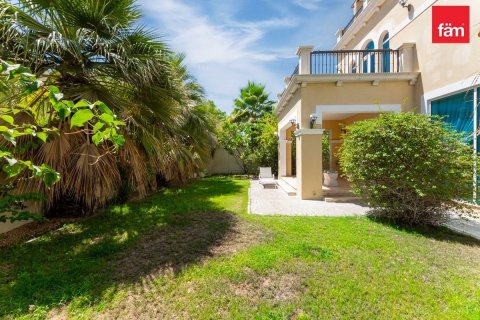 Villa in Jumeirah Park, Dubai 4 bedrooms, 513.6 sq.m. № 110822 - photo 23