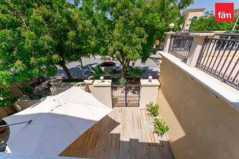 Villa in Jumeirah Park, Dubai 4 bedrooms, 513.6 sq.m. № 110822 - photo 8