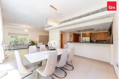 Villa in Jumeirah Park, Dubai 4 bedrooms, 513.6 sq.m. № 110822 - photo 18