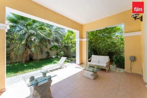 Villa in Jumeirah Park, Dubai 4 bedrooms, 513.6 sq.m. № 110822 - photo 26