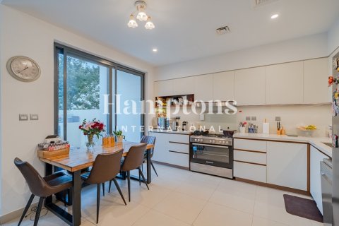 Adosado en Arabian Ranches 2, Dubai, 3 dormitorios, 191.38018000 m², № 101368 - foto 12