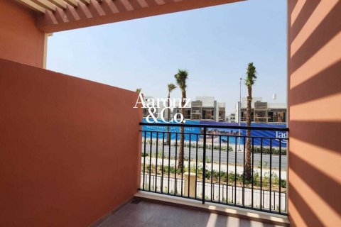 Villa in Damac Lagoons, Dubai 4 bedrooms, 205 sq.m. № 141854 - photo 2