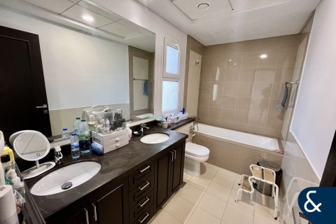 Купить виллу в Dubai Land, Дубай: 3 спальни, 175м², № 75066 - фото 8