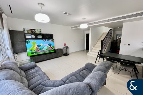 Купить виллу в Dubai Land, Дубай: 3 спальни, 175м², № 75066 - фото 3