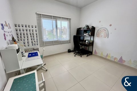 Купить виллу в Dubai Land, Дубай: 3 спальни, 175м², № 75066 - фото 10