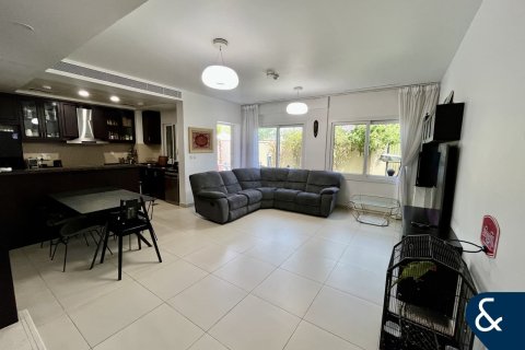 Купить виллу в Dubai Land, Дубай: 3 спальни, 175м², № 75066 - фото 2