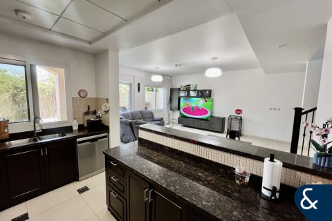 Купить виллу в Dubai Land, Дубай: 3 спальни, 175м², № 75066 - фото 4