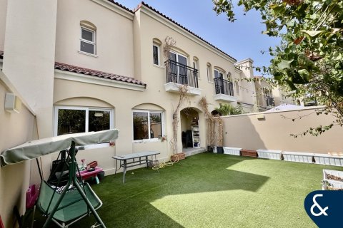 Купить виллу в Dubai Land, Дубай: 3 спальни, 175м², № 75066 - фото 1