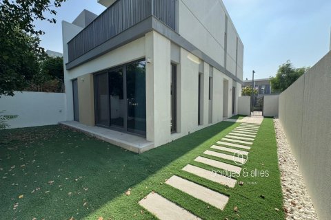 Villa en Dubai, 3 dormitorios, 140.4 m², № 77238 - foto 1