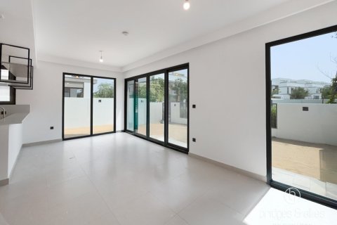 Снять в аренду виллу в Дубае: 4 спальни, 222.4м², № 77242 - фото 3