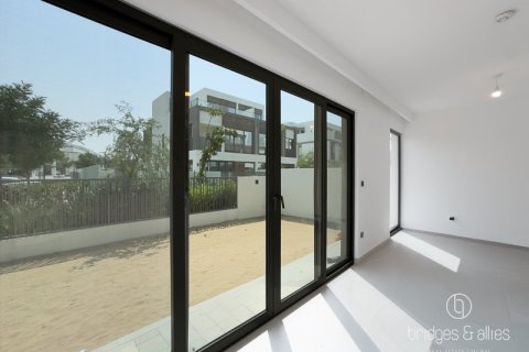 Снять в аренду виллу в Дубае: 4 спальни, 222.4м², № 77242 - фото 4