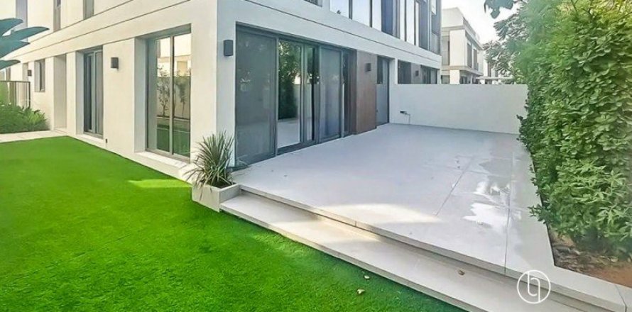 Вилла в Дубае, 4 спальни, 222.4м², № 77242