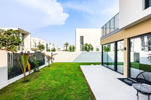 Townhouse in Sweden, The World Islands, Dubai 4 bedrooms, 260.42011542 sq.m. № 63994 - photo 7