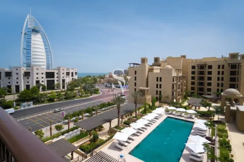 Apartment in Madinat Jumeirah Living, Umm Suqeim, Dubai 4 bedrooms, 247 sq.m. № 77513 - photo 1