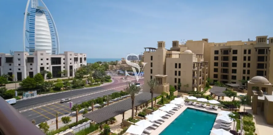 Apartment in Madinat Jumeirah Living, Umm Suqeim, Dubai 4 bedrooms, 247 sq.m. № 77513