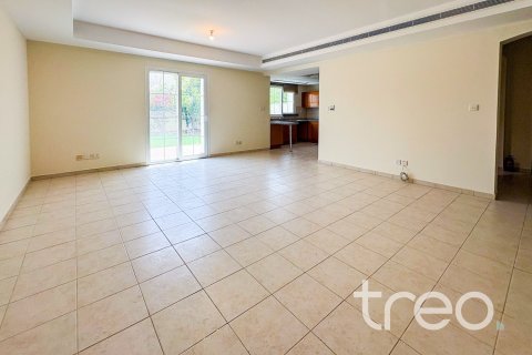 Снять в аренду виллу в Арабиан Ранчес, Дубай: 3 спальни, 255.02м², № 123651 - фото 5