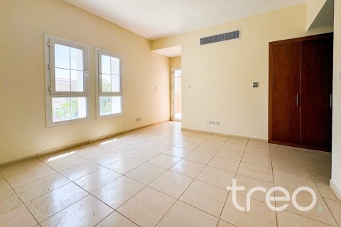 Снять в аренду виллу в Арабиан Ранчес, Дубай: 3 спальни, 255.02м², № 123651 - фото 16