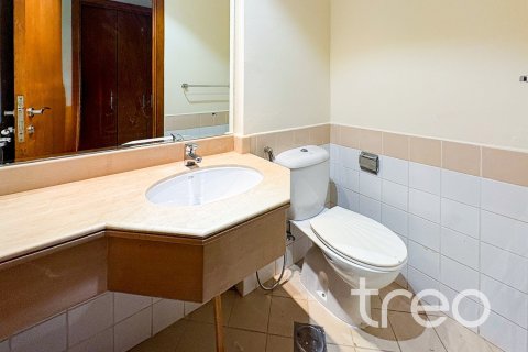 Снять в аренду виллу в Арабиан Ранчес, Дубай: 3 спальни, 255.02м², № 123651 - фото 7