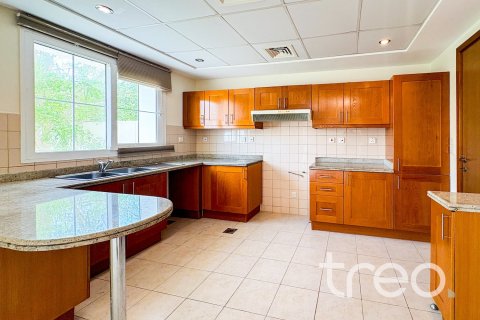 Снять в аренду виллу в Арабиан Ранчес, Дубай: 3 спальни, 255.02м², № 123651 - фото 4