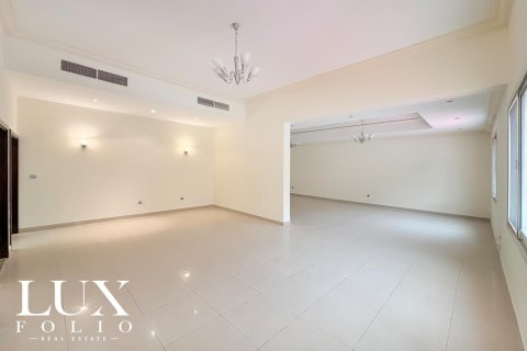 Villa in Al Barsha 1, Al Barsha, Dubai 5 bedrooms, 354 sq.m. № 46461 - photo 10