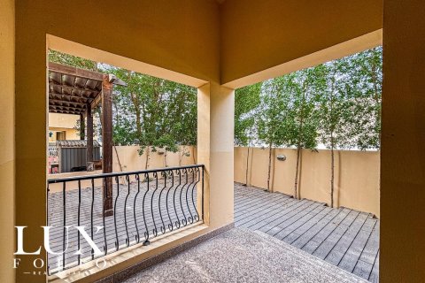 Villa in Al Barsha 1, Al Barsha, Dubai 5 bedrooms, 354 sq.m. № 46461 - photo 17