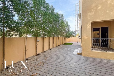 Villa in Al Barsha 1, Al Barsha, Dubai 5 bedrooms, 354 sq.m. № 46461 - photo 18