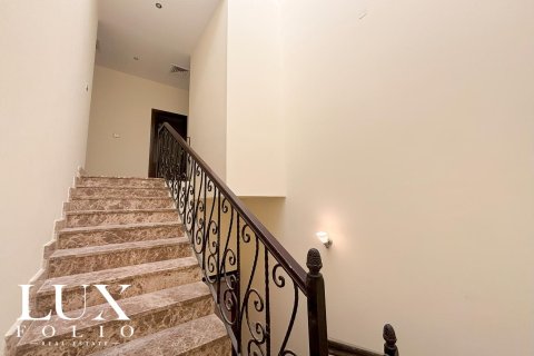 Villa in Al Barsha 1, Al Barsha, Dubai 5 bedrooms, 354 sq.m. № 46461 - photo 6