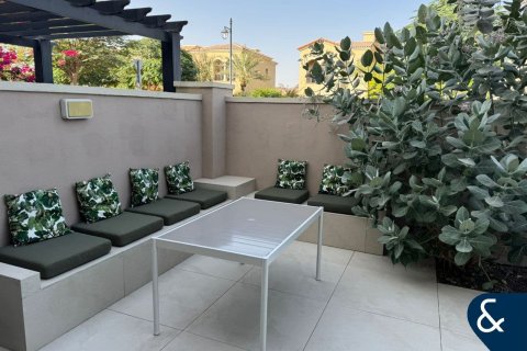 Townhouse in Dubai Land, Dubai 2 bedrooms, 141 sq.m. № 76259 - photo 2