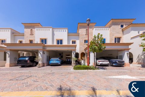 Townhouse in Fire, Jumeirah Golf Estates, Dubai 3 bedrooms, 267 sq.m. № 76262 - photo 2