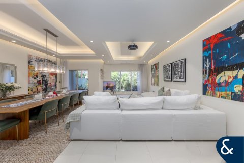 Townhouse in Fire, Jumeirah Golf Estates, Dubai 3 bedrooms, 267 sq.m. № 76262 - photo 1