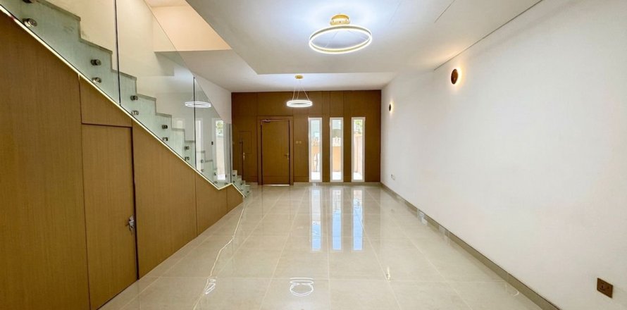Adosado en Dubai, 4 dormitorios, 130.1 m², № 118981